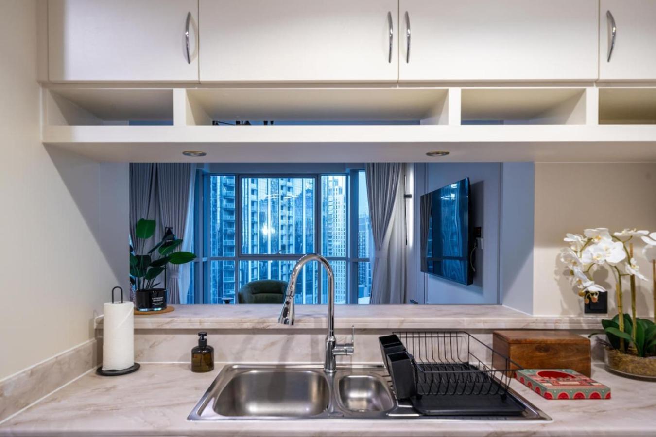 2-bedroom With Full Burj Khalifa & Opera House Views Just 9 Min Walk To Mall! Apartment